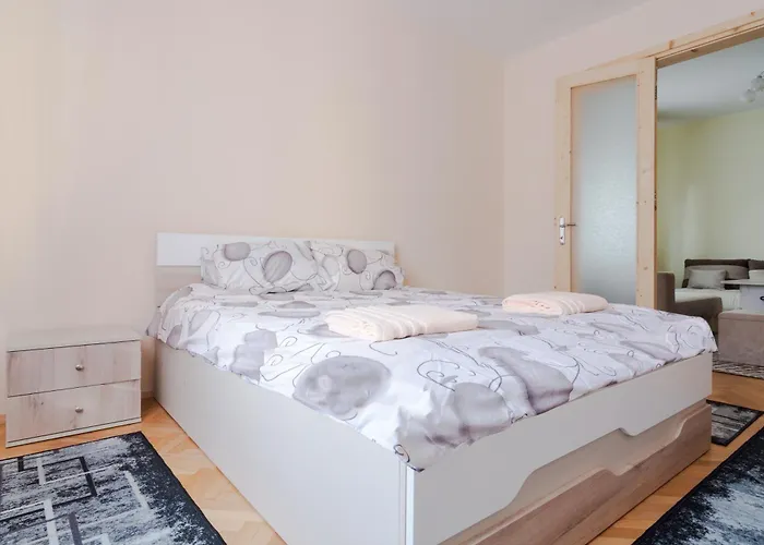 The Right Choice 6 Apartment *