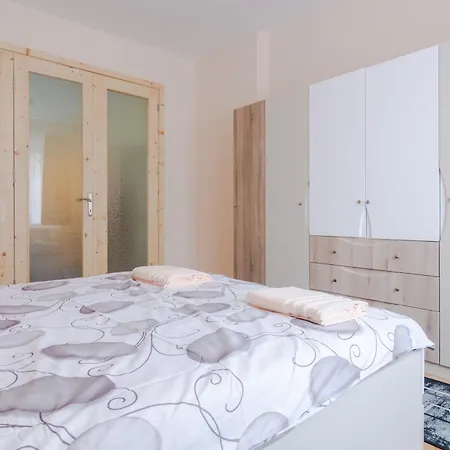 The Right Choice 6 Apartman *